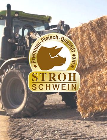 Tracktor mit Stroh